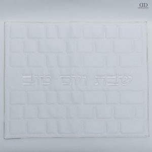 כיסוי חלה דמוי עור דגם כותל שבת ויום טוב צבע לבן