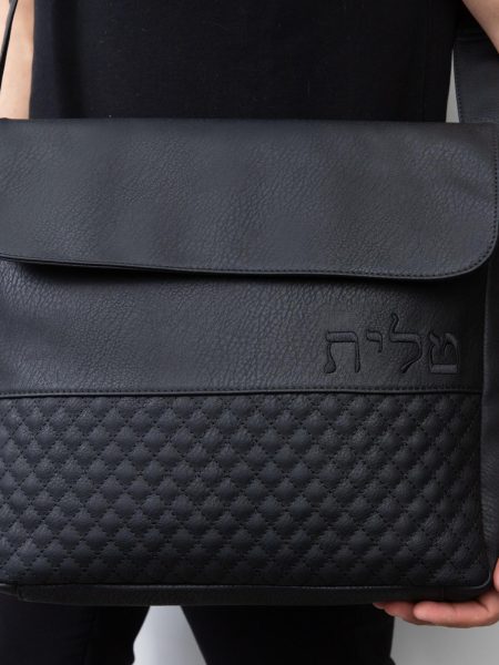 תיק צד דגם מעוינים צבע שחור