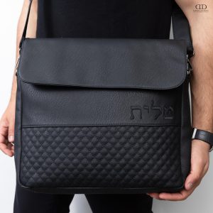 תיק צד דגם מעוינים צבע שחור