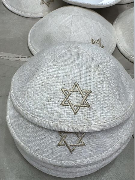 כיפה מעוצבת דגם רקמה והדפסה פשתן צבע בז' מגן דוד