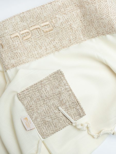 טלית Premium - דגם בית יוסף עם עטרה דגם דמוי פשתן גס יברכך צבע בז'