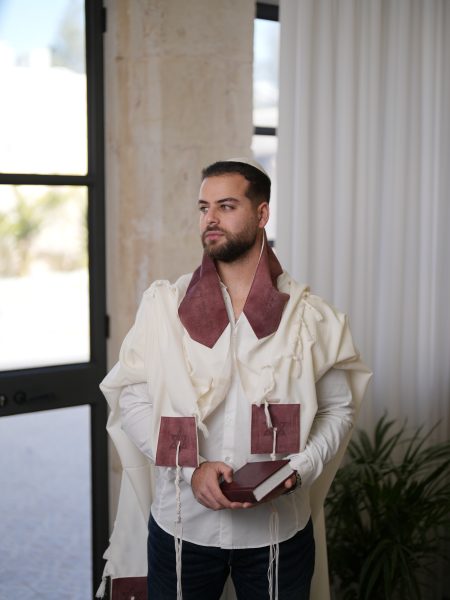 טלית Premium - דגם בית יוסף עם עטרה דגם איטליה ברכה צבע בורדו יין