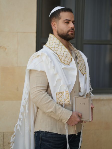 טלית Premium - דגם בית יוסף עם עטרה דגם מרקש רקום צבע לבן זהב