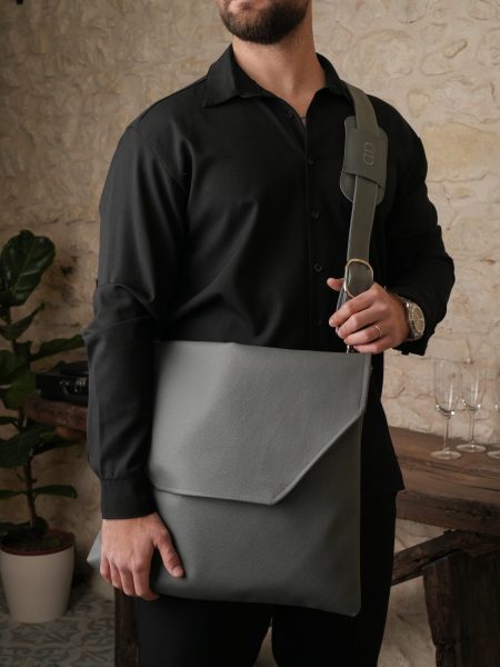 תיק Daniel דגם קלפה צבע אפור