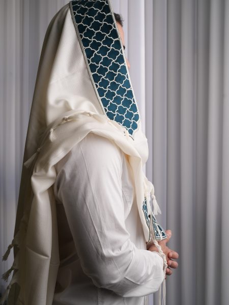 טלית Premium - דגם בית יוסף עם עטרה דגם מרקש רקום צבע כחול כסף