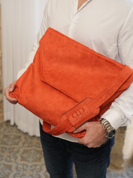 תיק Daniel דגם קלפה קטיפה צבע כתום