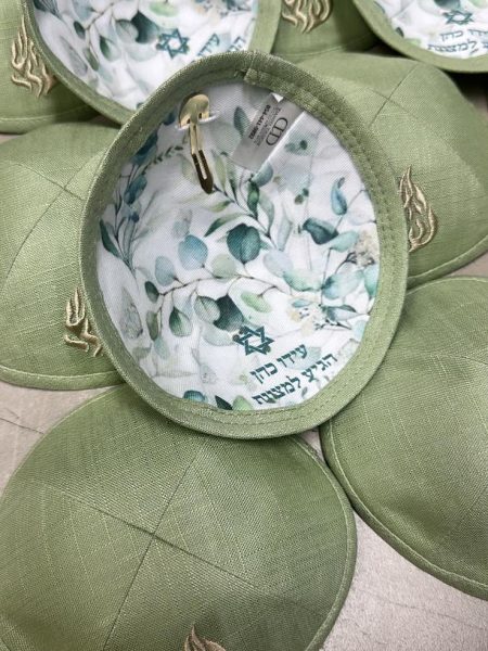 כיפה מעוצבת דגם פרחים והאש שלי רקמה והדפסה פנימית