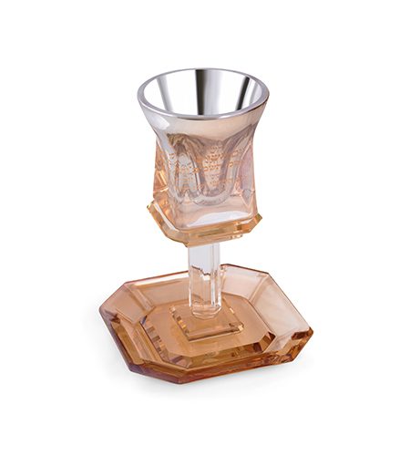 כוס קידוש דגם יום השישי מרובעת צבע זהב