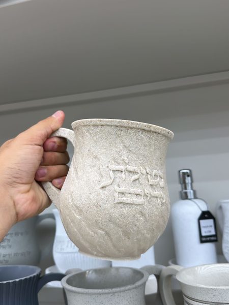 נטלה דגם שיש אותיות בולטות צבע בז׳