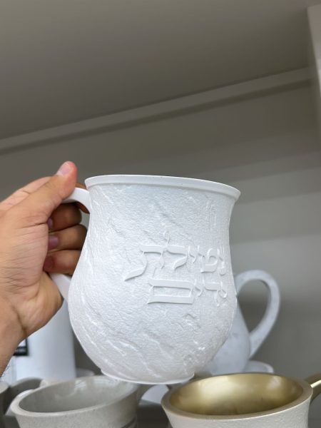 נטלה דגם שיש אותיות בולטות צבע לבן