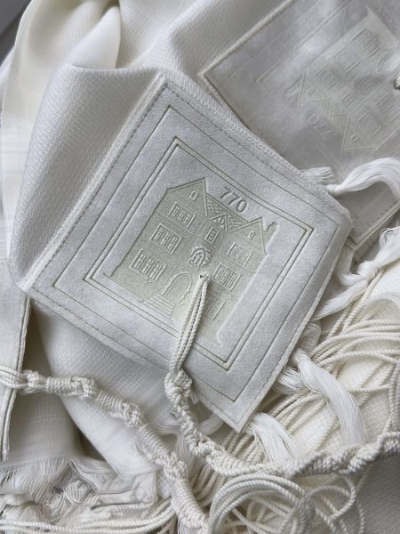 טלית Premium - דגם בית יוסף עם עטרה דגם איטליה בית הרבי מלובביץ