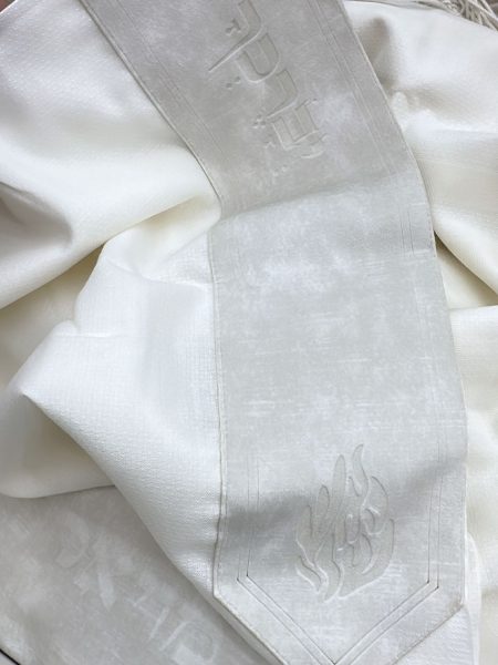 טלית Premium - דגם בית יוסף עם עטרה דגם איטליה ברכה והאש שלי צבע לבן