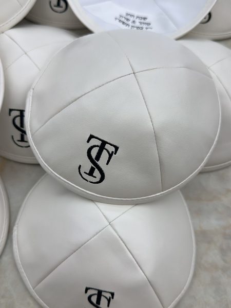 כיפה מעוצבת דגם עור רקמה והדפסה צבע לבן שחור