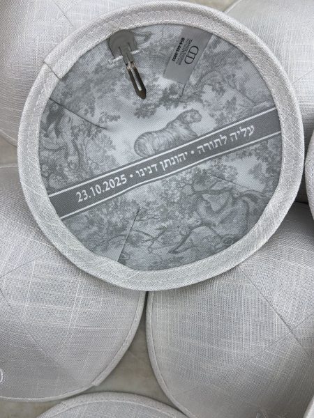 כיפה מעוצבת דגם דיור רקמה והדפסה פנימית צבע אפור