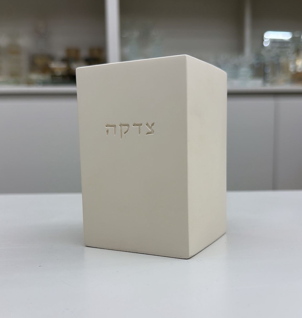 קופת צדקה דגם בטון מרובע צבע בז'