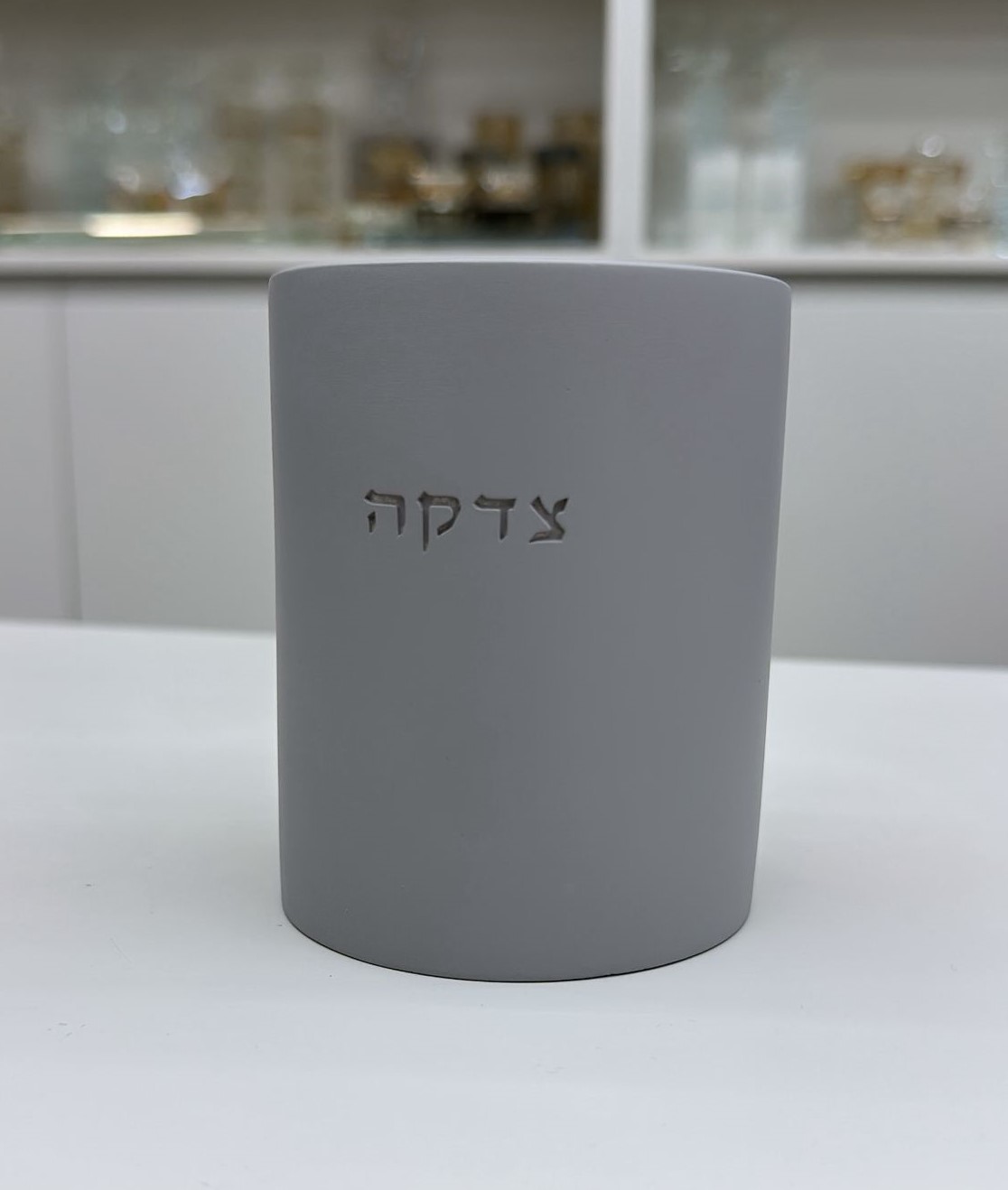 קופת צדקה דגם בטון עגול צבע אפור